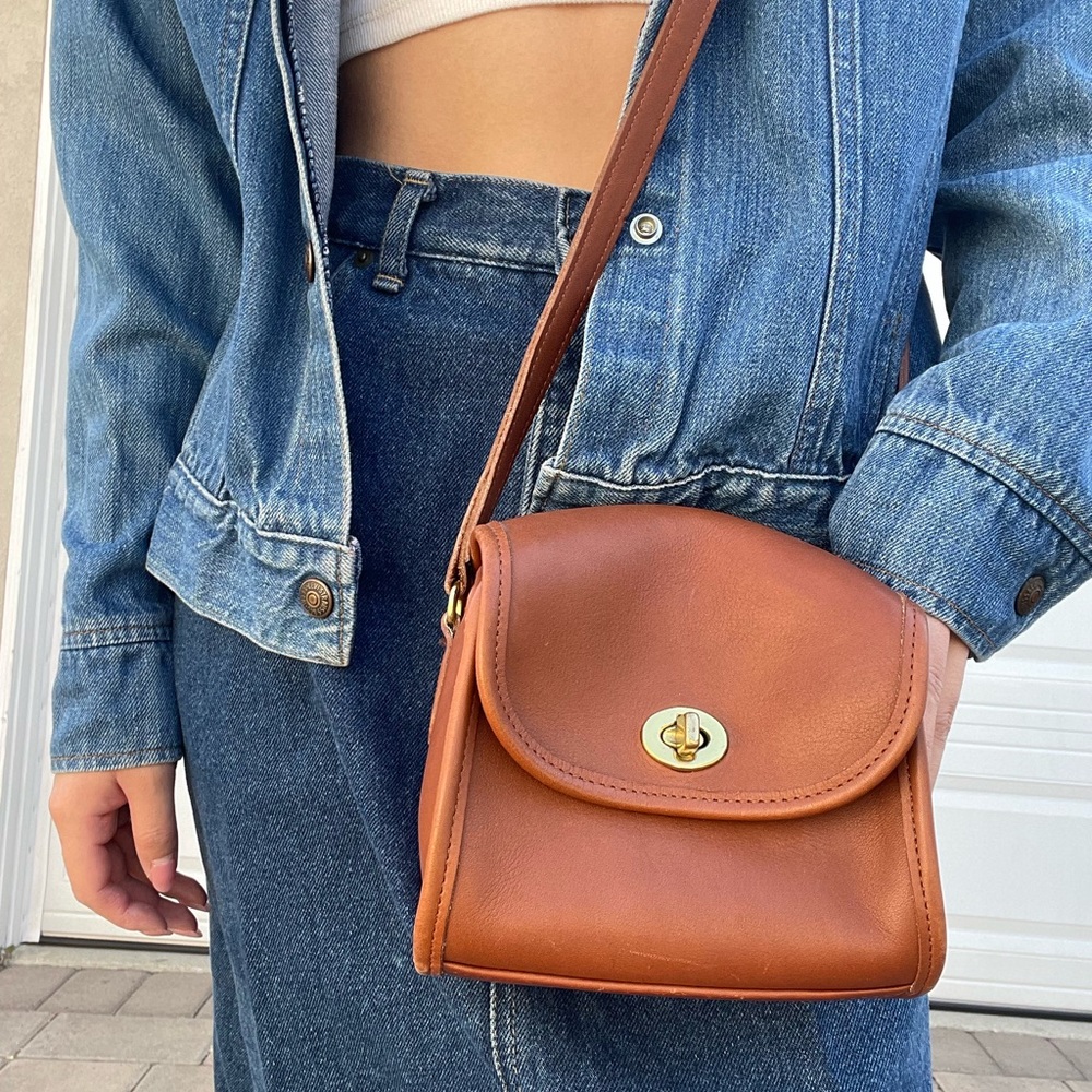 Vintage Coach Emmie crossbody
